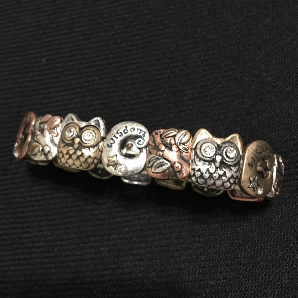 Stretch wisdom bracelet with rhinestones.